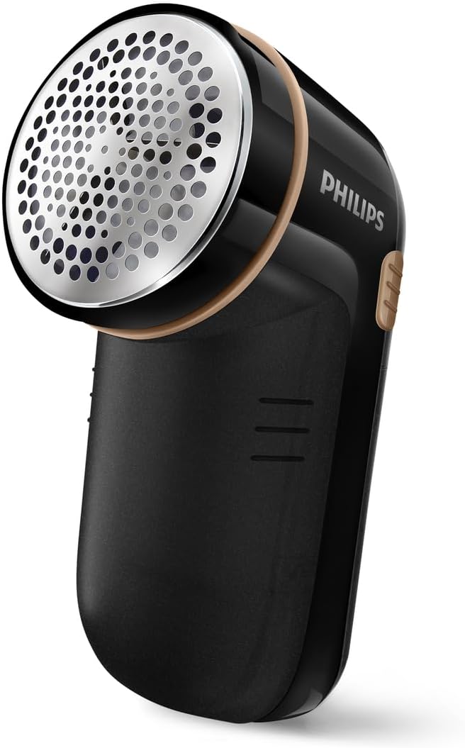 Philips Rasoir Anti Bouloche - Élimination Rapide des Peluches, rase bouloche de 8800 TR/Min, 3 Lames, pour Tous Tissus, bac Facile à Nettoyer, 2 Piles AA, Design Compact, Noir (GC026/80)