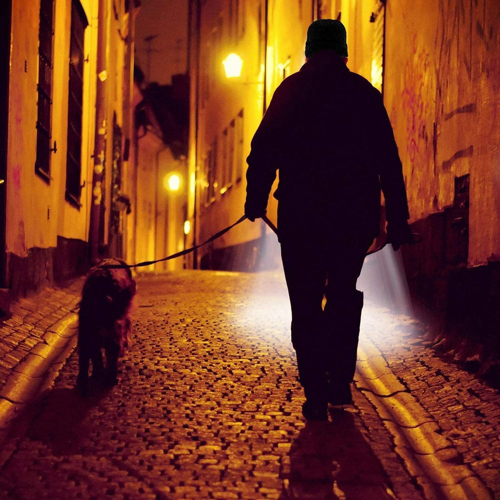 ATNKE LED Lumineux Bonnet Chapeau, USB Rechargeable 4 LED Chapeau de Course Lampe Frontale Étanche Lumière Hiver Cadeaux pour Hommes et Femmes